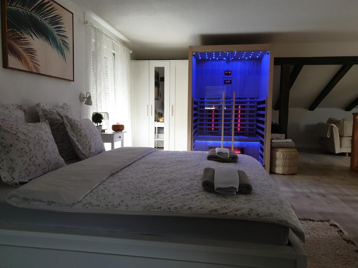 Luxury Apartman Alex With Sauna In The Village โอโทชาส ภายนอก รูปภาพ