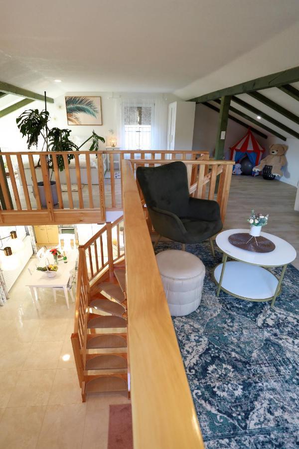 Luxury Apartman Alex With Sauna In The Village โอโทชาส ภายนอก รูปภาพ