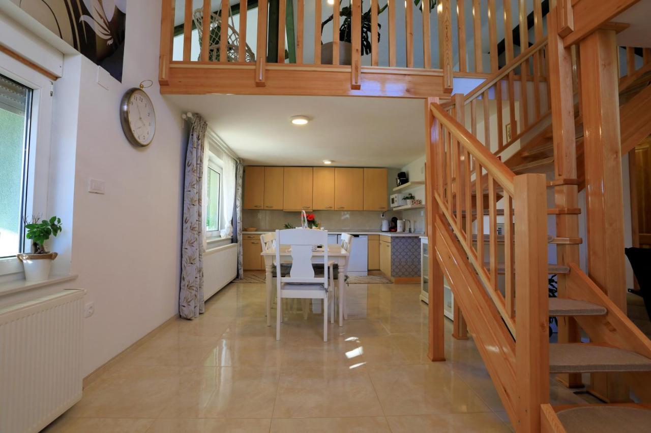 Luxury Apartman Alex With Sauna In The Village โอโทชาส ภายนอก รูปภาพ