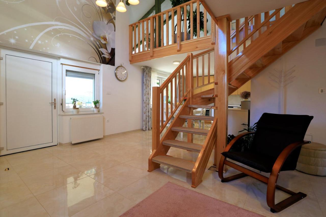 Luxury Apartman Alex With Sauna In The Village โอโทชาส ภายนอก รูปภาพ