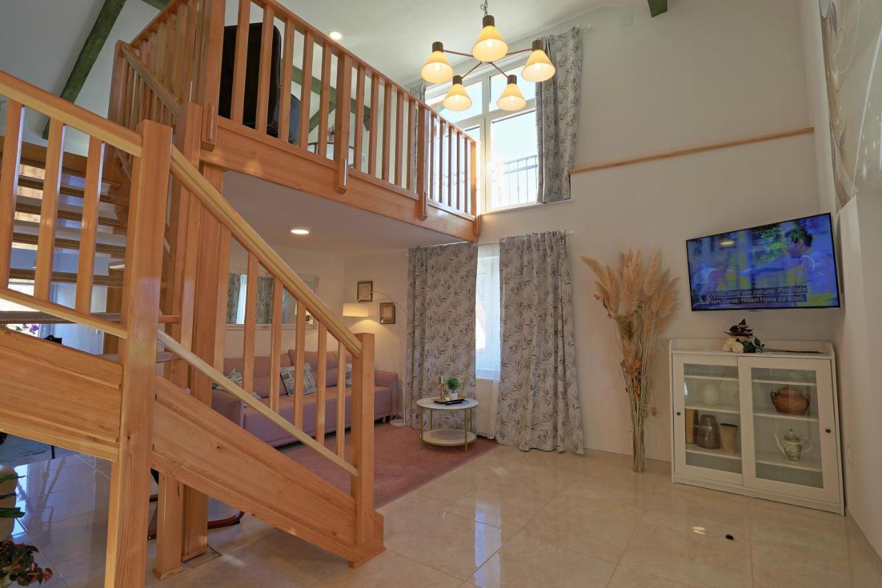 Luxury Apartman Alex With Sauna In The Village โอโทชาส ภายนอก รูปภาพ