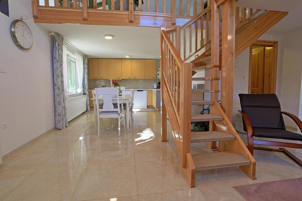 Luxury Apartman Alex With Sauna In The Village โอโทชาส ภายนอก รูปภาพ