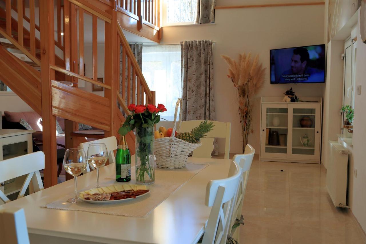 Luxury Apartman Alex With Sauna In The Village โอโทชาส ภายนอก รูปภาพ