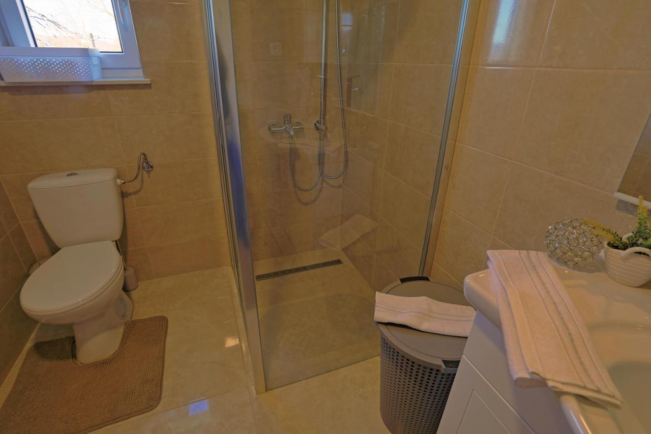Luxury Apartman Alex With Sauna In The Village โอโทชาส ภายนอก รูปภาพ