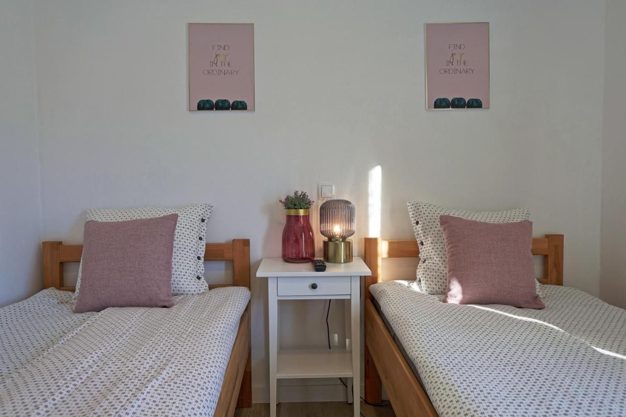 Luxury Apartman Alex With Sauna In The Village โอโทชาส ภายนอก รูปภาพ