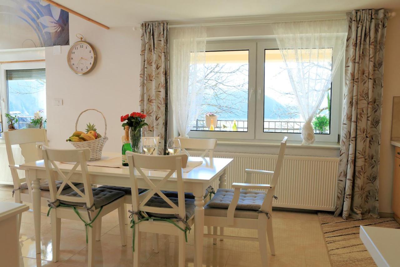 Luxury Apartman Alex With Sauna In The Village โอโทชาส ภายนอก รูปภาพ