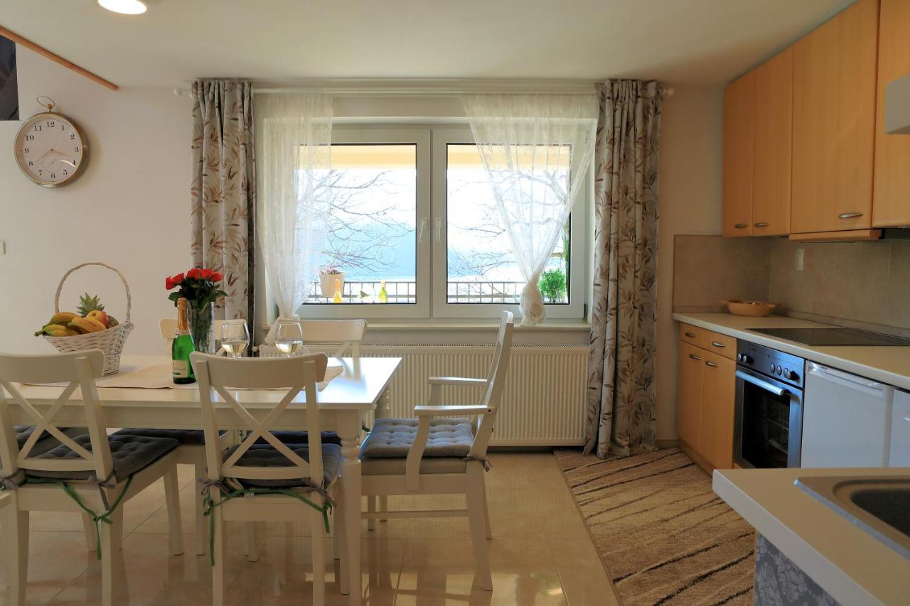 Luxury Apartman Alex With Sauna In The Village โอโทชาส ภายนอก รูปภาพ