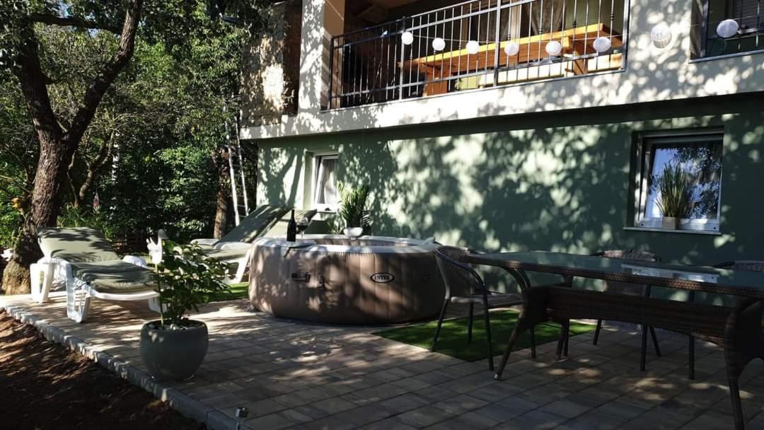 Luxury Apartman Alex With Sauna In The Village โอโทชาส ภายนอก รูปภาพ
