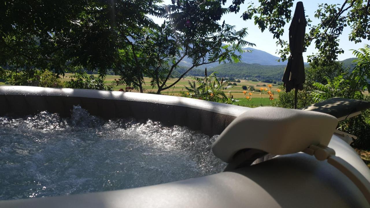Luxury Apartman Alex With Sauna In The Village โอโทชาส ภายนอก รูปภาพ